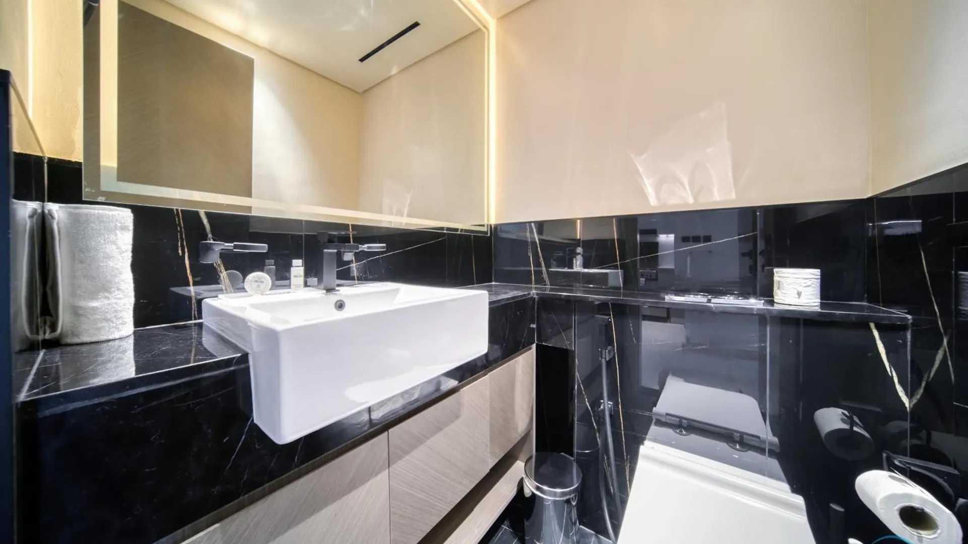 Refined 1Br At Binghatti Creek Al Jadaf By Deluxe Holiday Homes Dubai Apartment